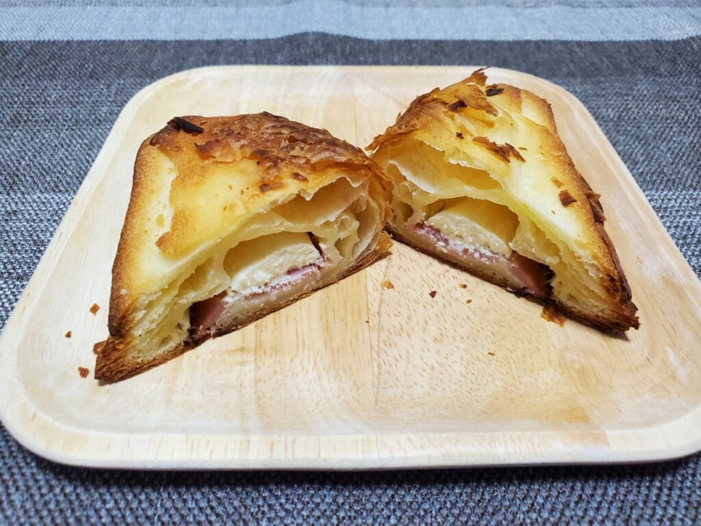 【パンのお店　ito】『rebake』“大山ハムとクリームチーズのクロワッサン”