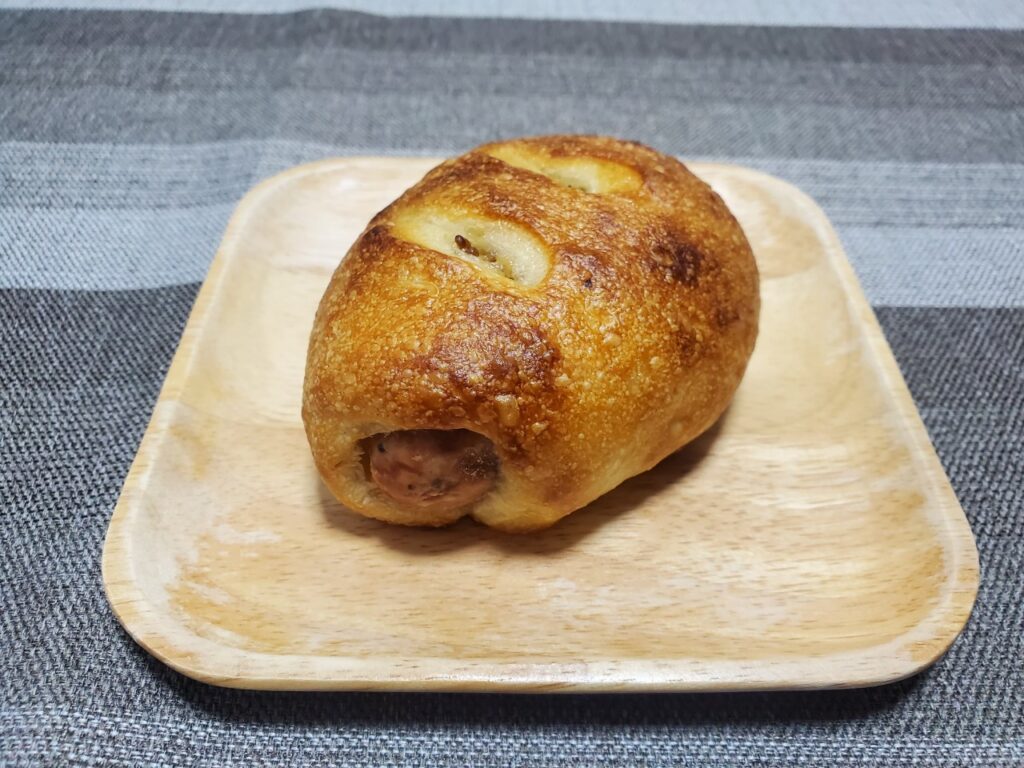 【パンのお店　ito】『rebake』“フランクソーセージと粒マスタードピクルスのパン”