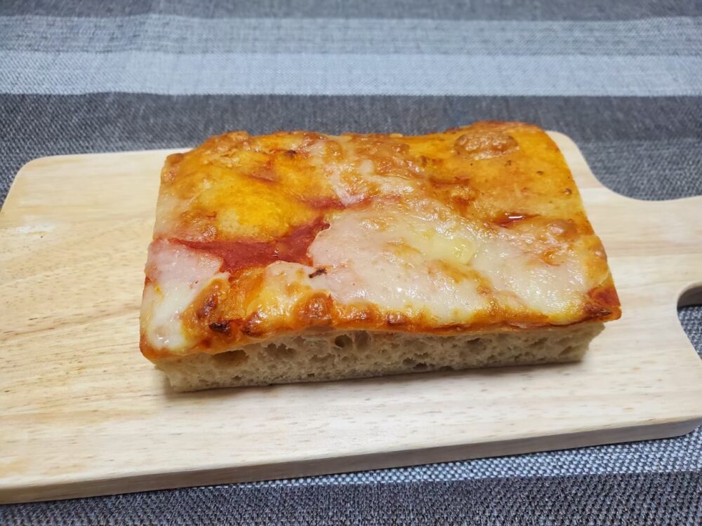 “ピザパン　トマト＆チーズ”