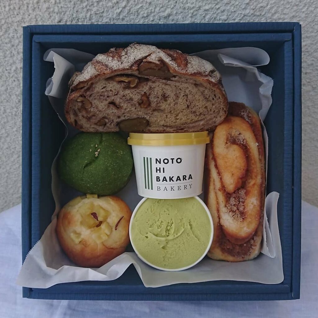 「パンと自家製ジェラートの箱」小